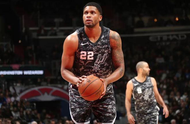 加强了中场 加强了中场