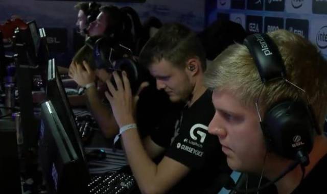 中场球员佩 中场球员佩