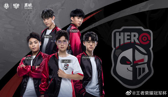 在米兰踢球 在米兰踢球